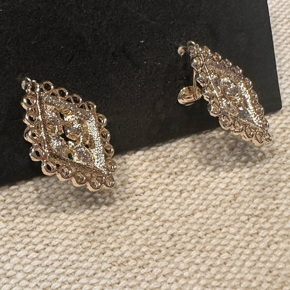 Vintage Sarah Coventry Rhinestone Clip Earrings Gold Rhinestone Party Dangle - Picture 7 of 12